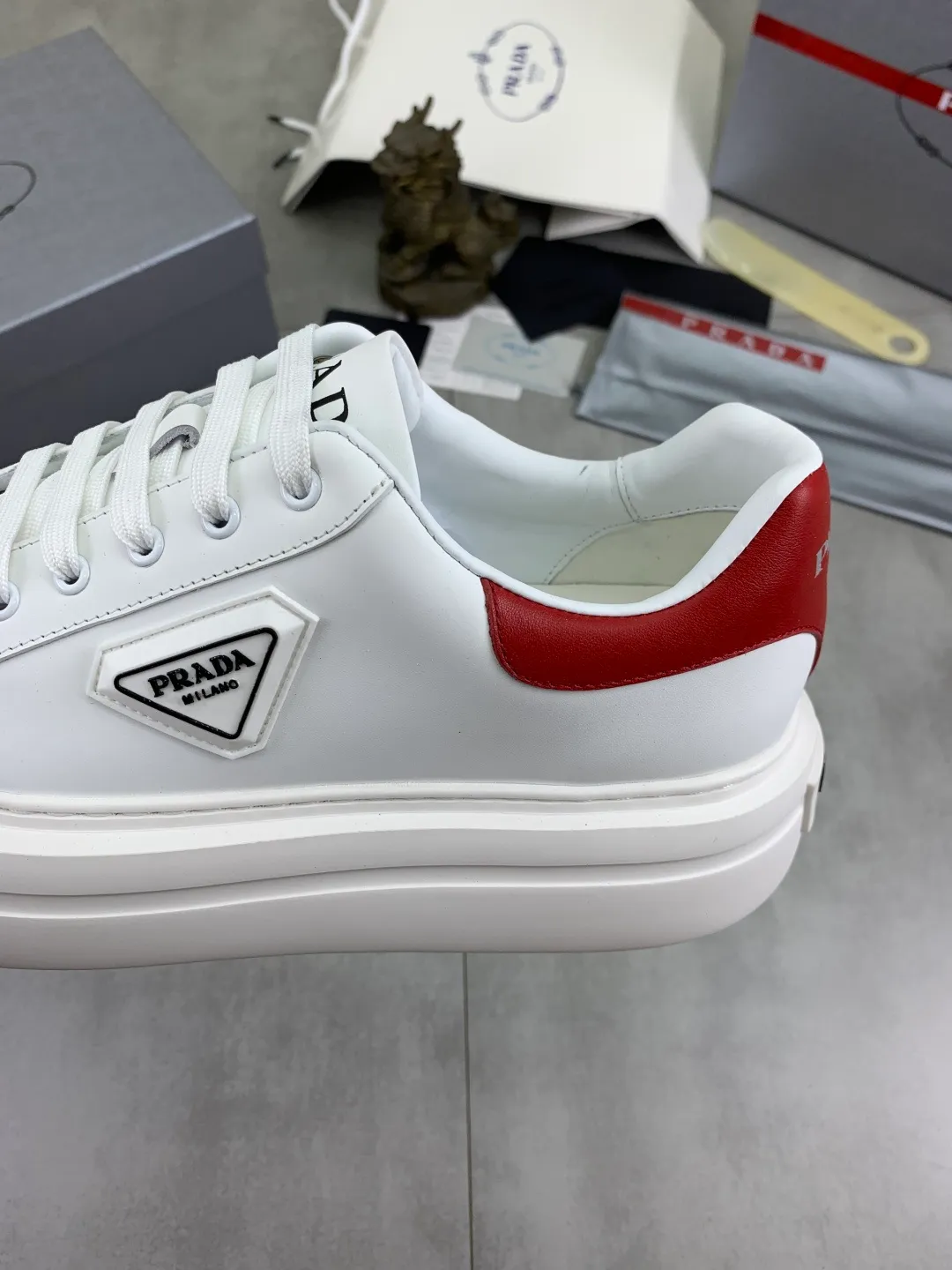 Men's shoes 💰P560💰[New style] popular models are on the official website, 🆘 Trendy brand (Prada) mainly promotes popular models, avant-garde and versatile fashion men's shoes private version mold opening, cowhide surface splicing 1:1.. Fashionable and simple, original imported cowhide lining cowhide feet; the atmosphere and personality are more fashionable, eye-catching and pursuing class. It will subvert the old idea and be a must-have for fashionistas with you! Must keep it for yourself! Tall and comfortable, large and low, high-end quality workmanship. Number of yards: 38-45 4️⃣optional.